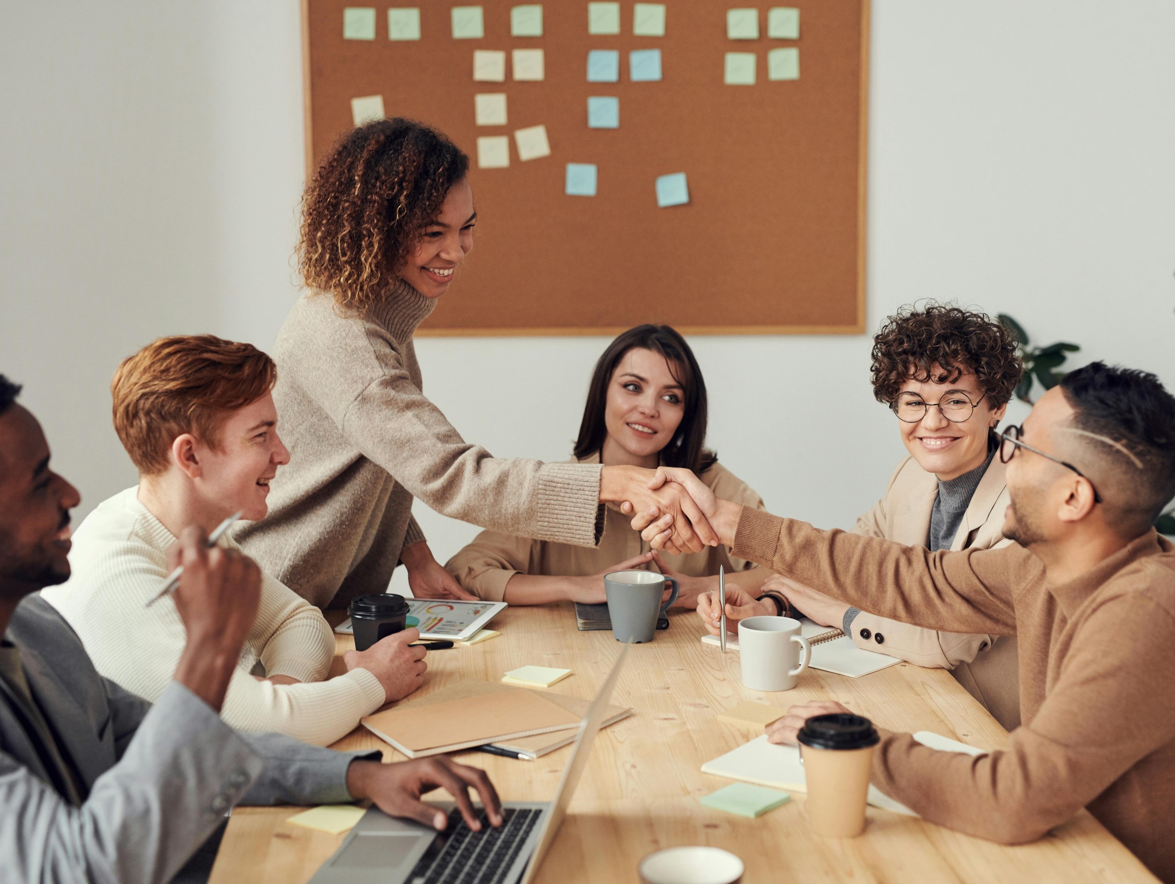 Équipe en atelier de cohésion et communication